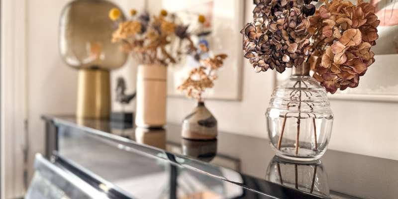 Embracing Minimalism Cafes 7 Home Decor 6 1